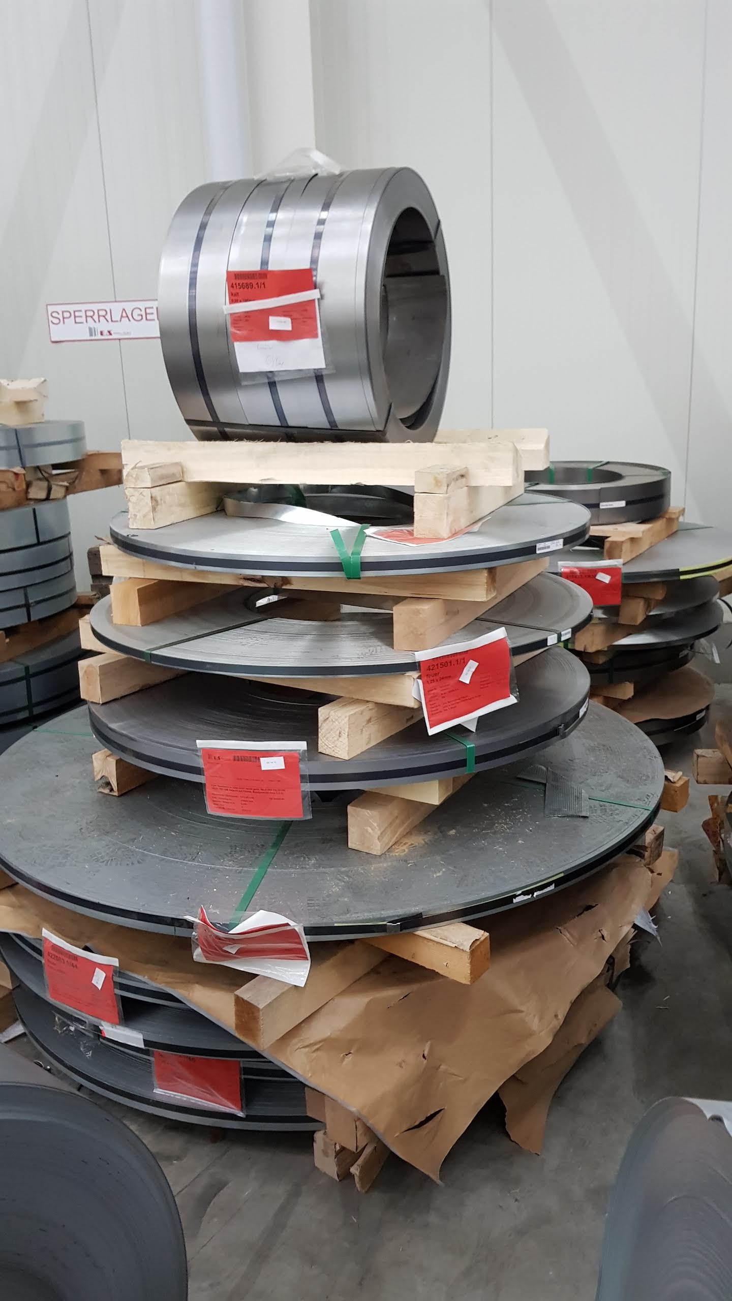 135 M/T SECONDARY CR & GALVANIZED SLIT COILS - ORIGIN EUROPE.