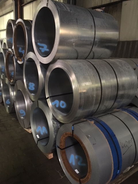 125 M/T VERY GOOD SECONDARY GALVANIZED / PPGI SMALL COILS - ORIGIN EUROPE.