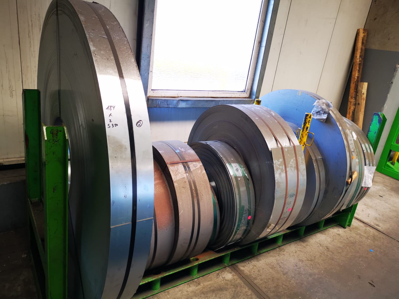 134 M/T SECOND CHOICE GALVANIZED SLIT COILS - ORIGIN EUROPE.