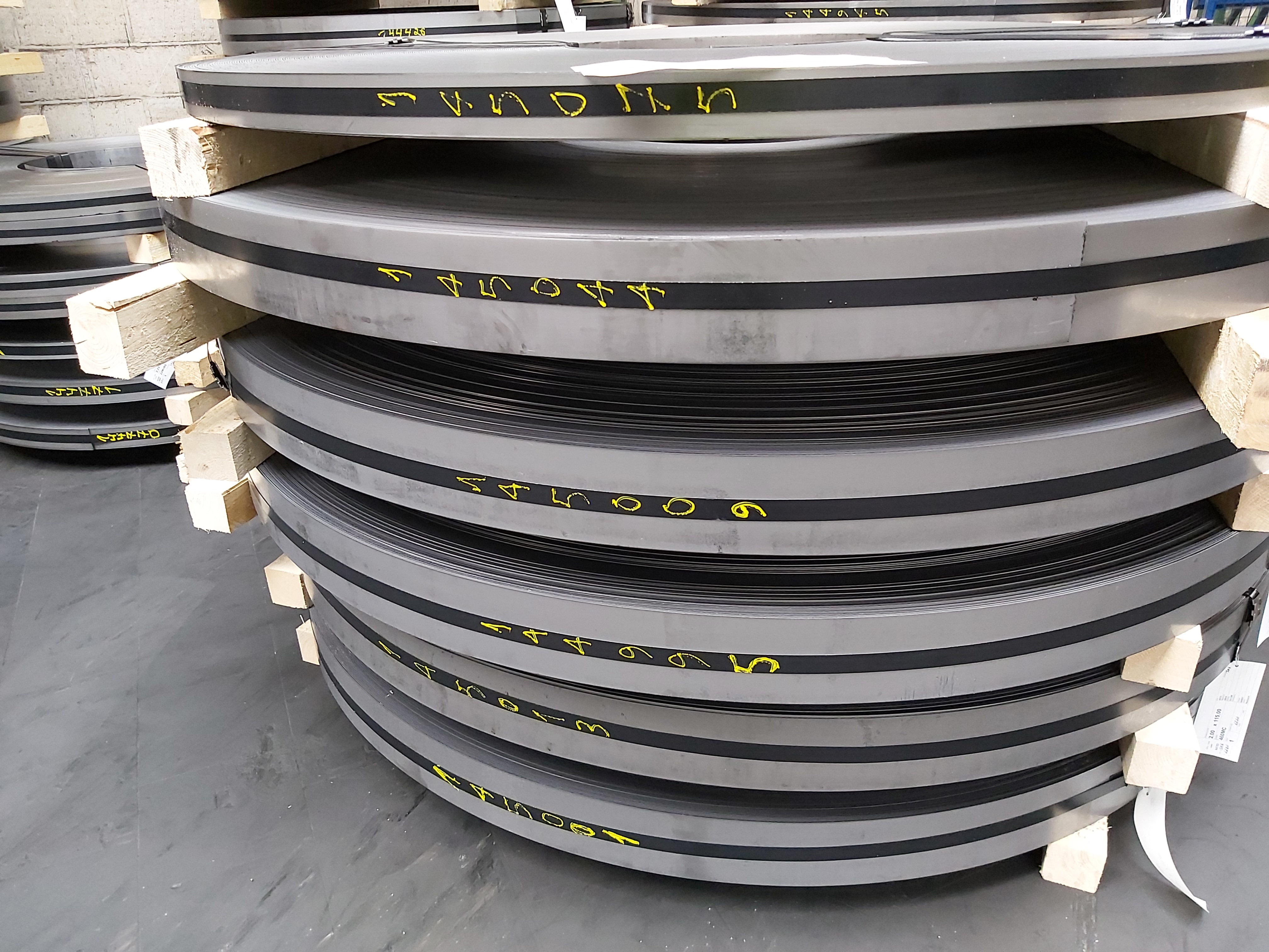 255 M/T CR / HR SLIT COILS - ORIGIN EUROPE.