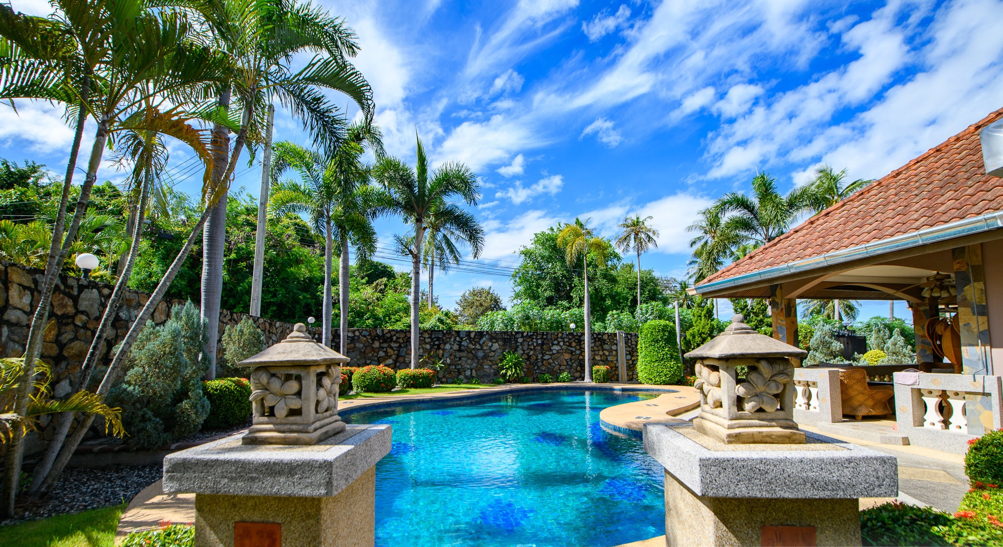 Stunning 4 Bed Pool Villa with Guest House