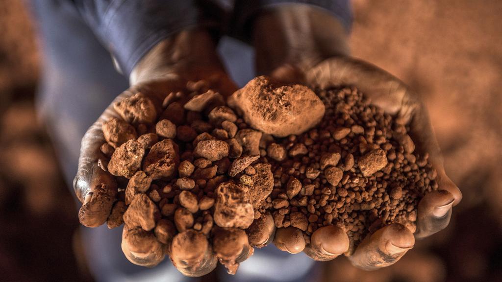 BAUXITE IN GUINEA , WE ARE SEEKING SERIOUS BUYERS.