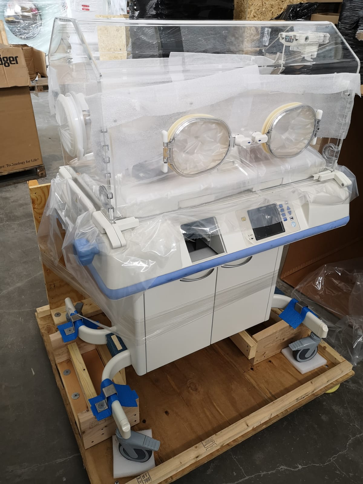 Isolette® C2000 with Cabinet Stand Neonatal Closed Care