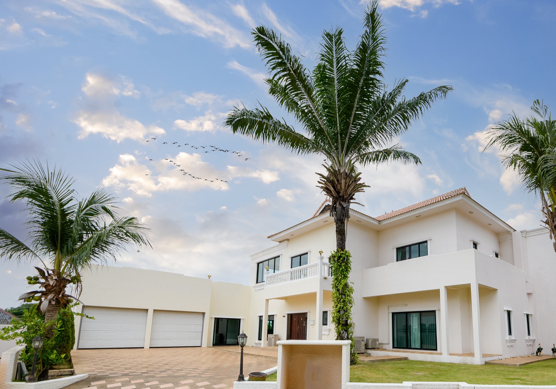 Impressive 550sqm, 6 Bedroom, Villa on 1200 sqm land Pattaya Thailand 
