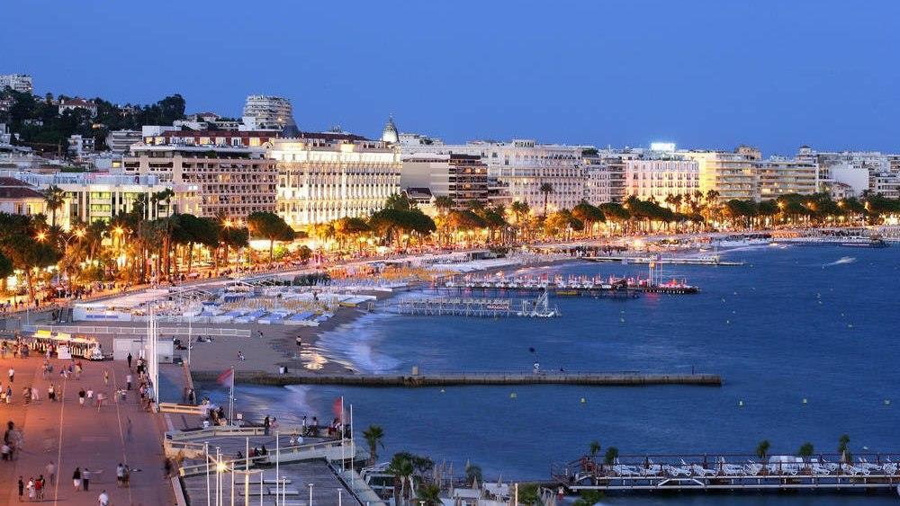 DIRECTLY EACH SUBJECT PROVIDER--SALE OF 5 star hotel 580 Million Eur