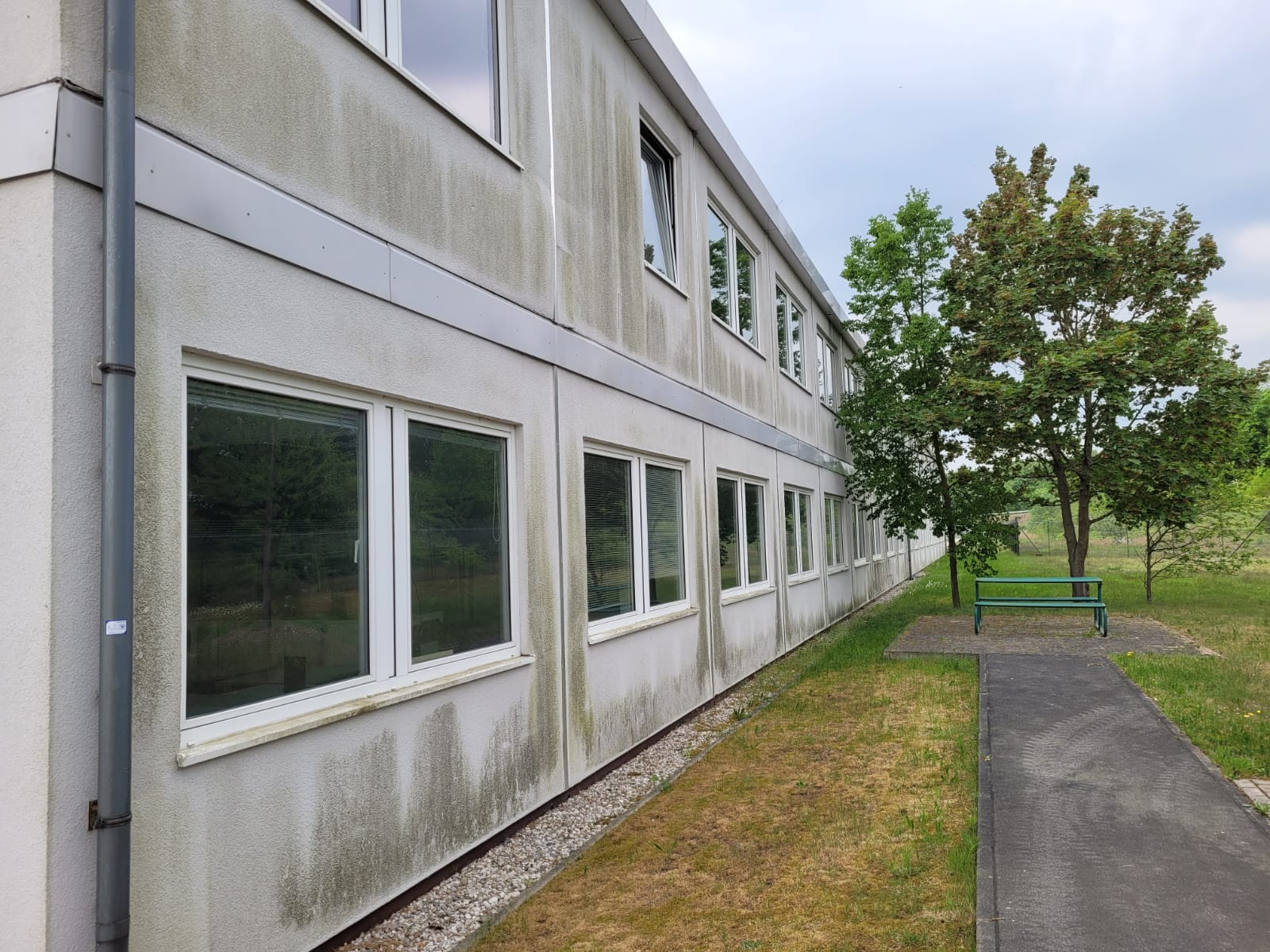 Offer for a former office building:3.000 m2, 72 Container 8x4 m complete 