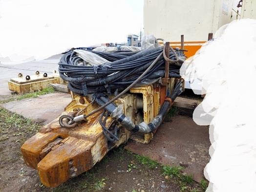 Tomec vibro hammer with hydraulic power unit