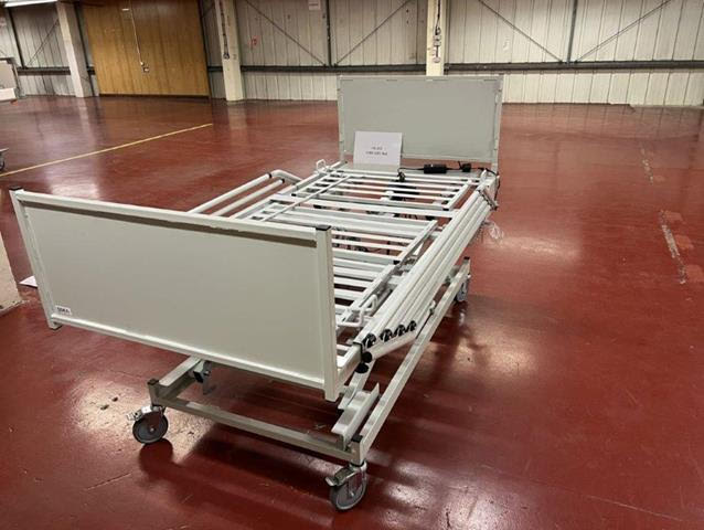OSKA 1004 Electric Care Beds Europe