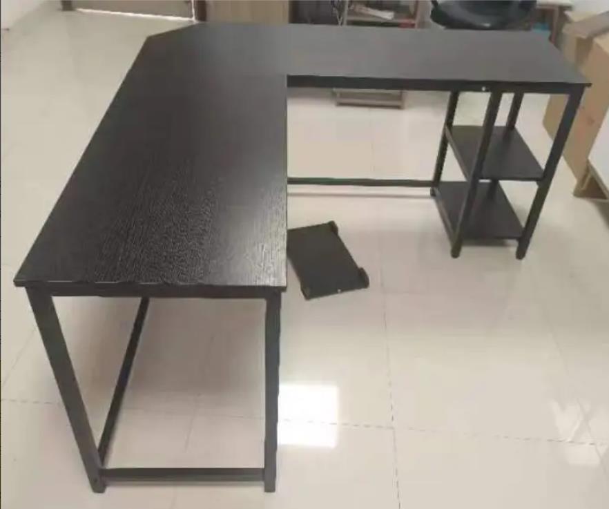 Office Desk Closeout. 9226 units. 