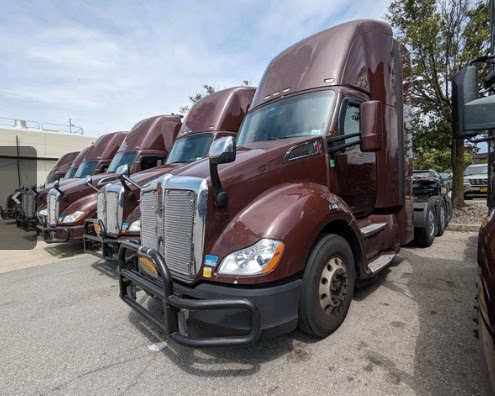 10 units - 2017 & 2018 Kenworth T680 CNG Day Cabs