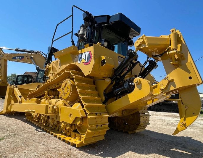 2014 CAT D8T Dozer w/Rear Ripper, Low Hours!