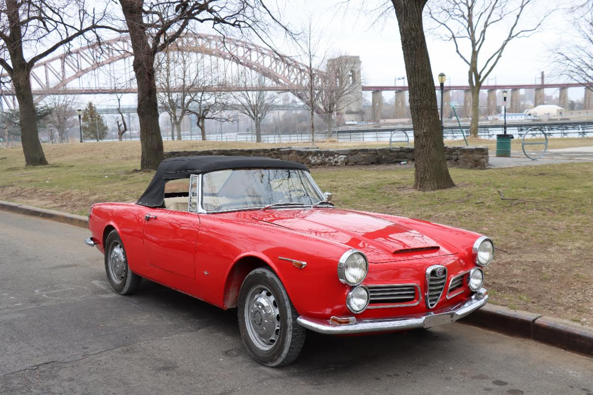 Drive in Style: 1963 Alfa Romeo 2600 Spider Awaits!