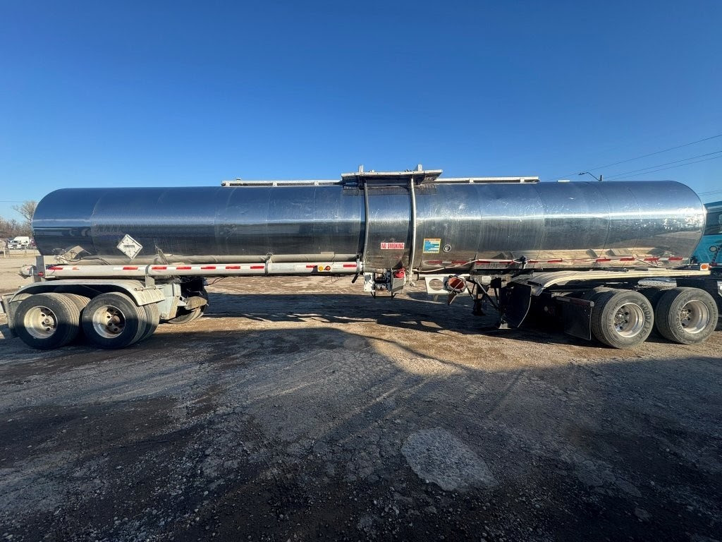 3 Polar 307 Stainless Steel Insulated Tanker