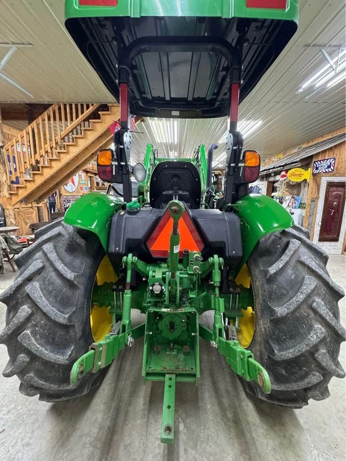Nice! 2019 John Deere 5065E Tractor Loader