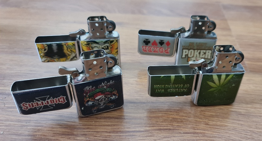 MECHEROS - LIGHTERS.