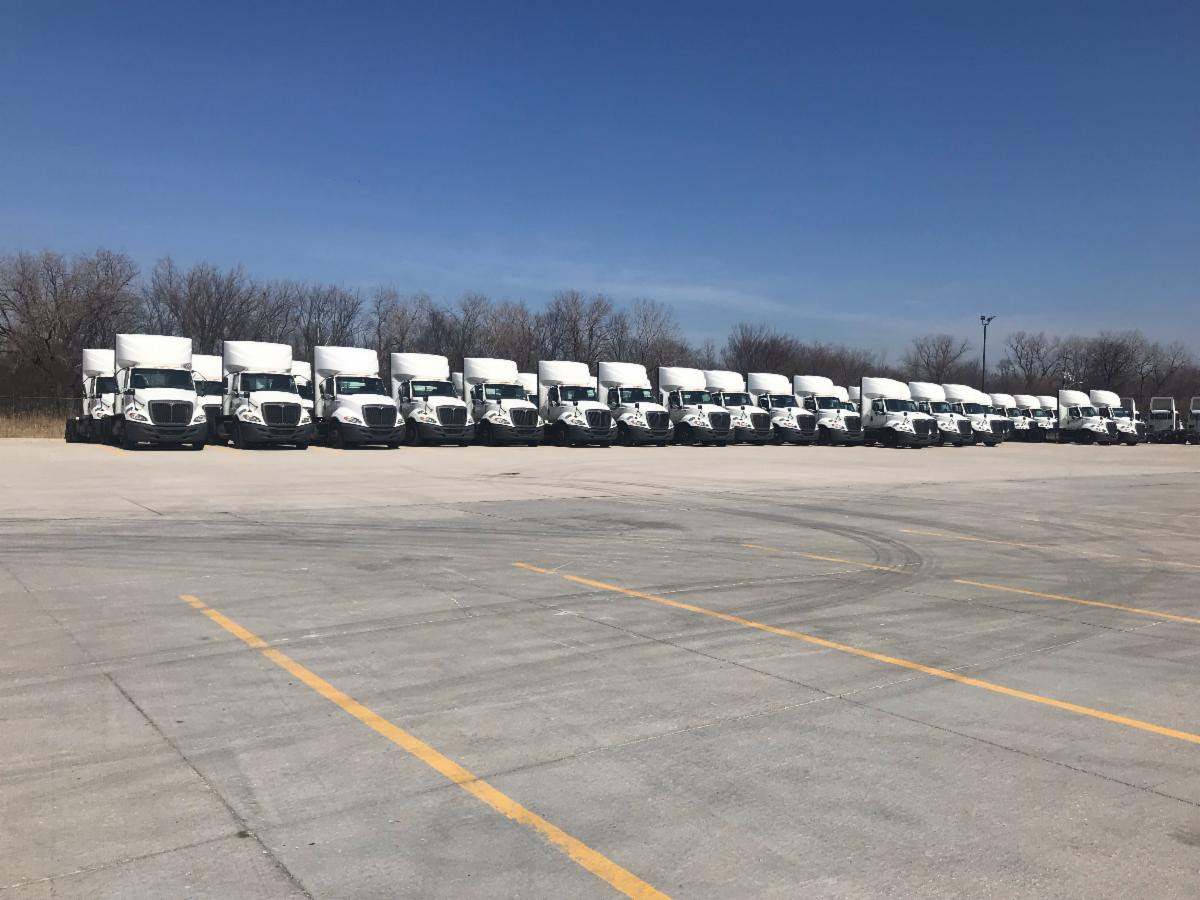 17-2019 International RH613 Day Cabs