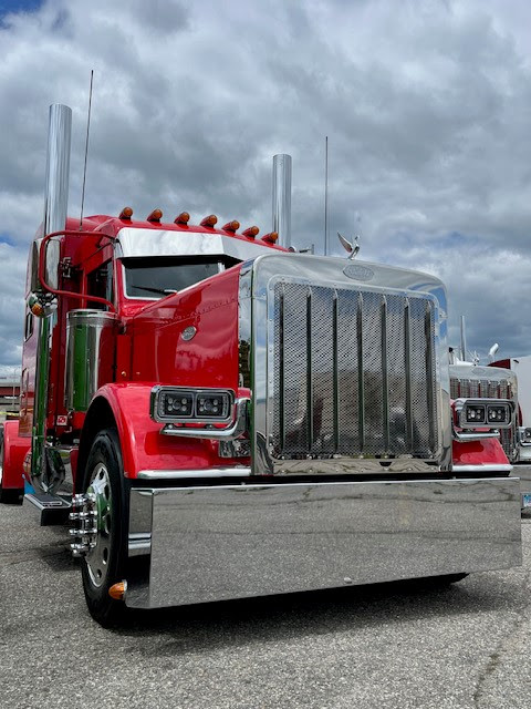 2022 Peterbilt 389 Sleeper Show/Work Tractor
