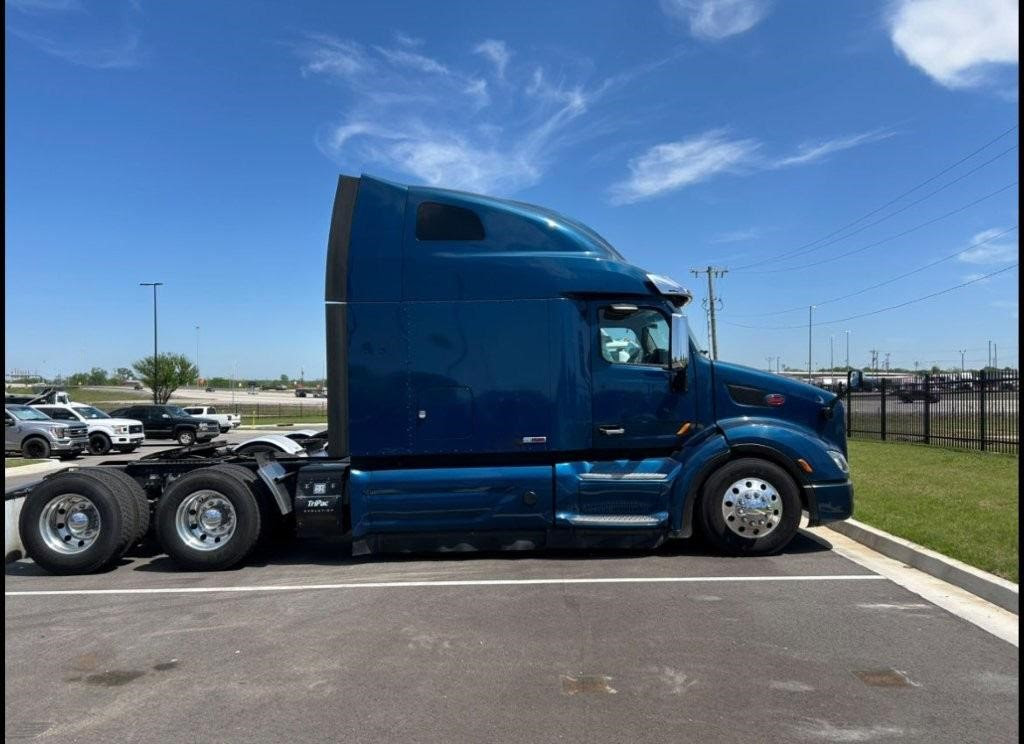 2020 Peterbilt 579 Sleeper