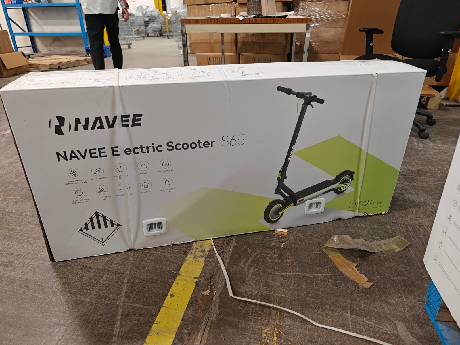 NAVEE S65  Foldable Adult E-Scooter. 139 units. EXW Los Angeles $245.00 Unit. 