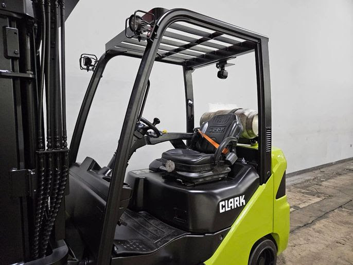 2021 CLARK S32C Forklift