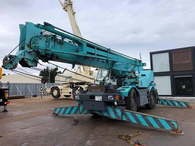 25 Tons Kobelco Rough Terrain