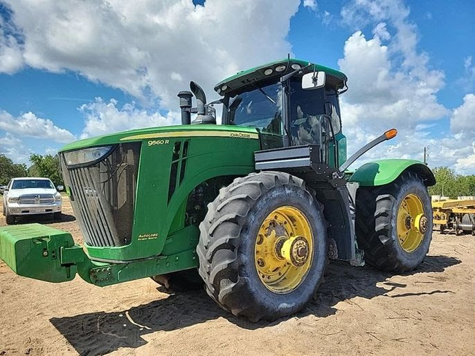 2015 John Deere 9560R Tractor