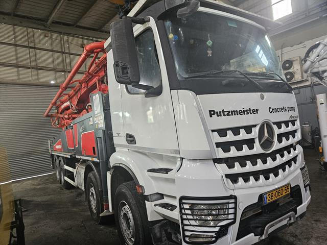 FOR SALE :  Putzmeister 47-meter concrete pump