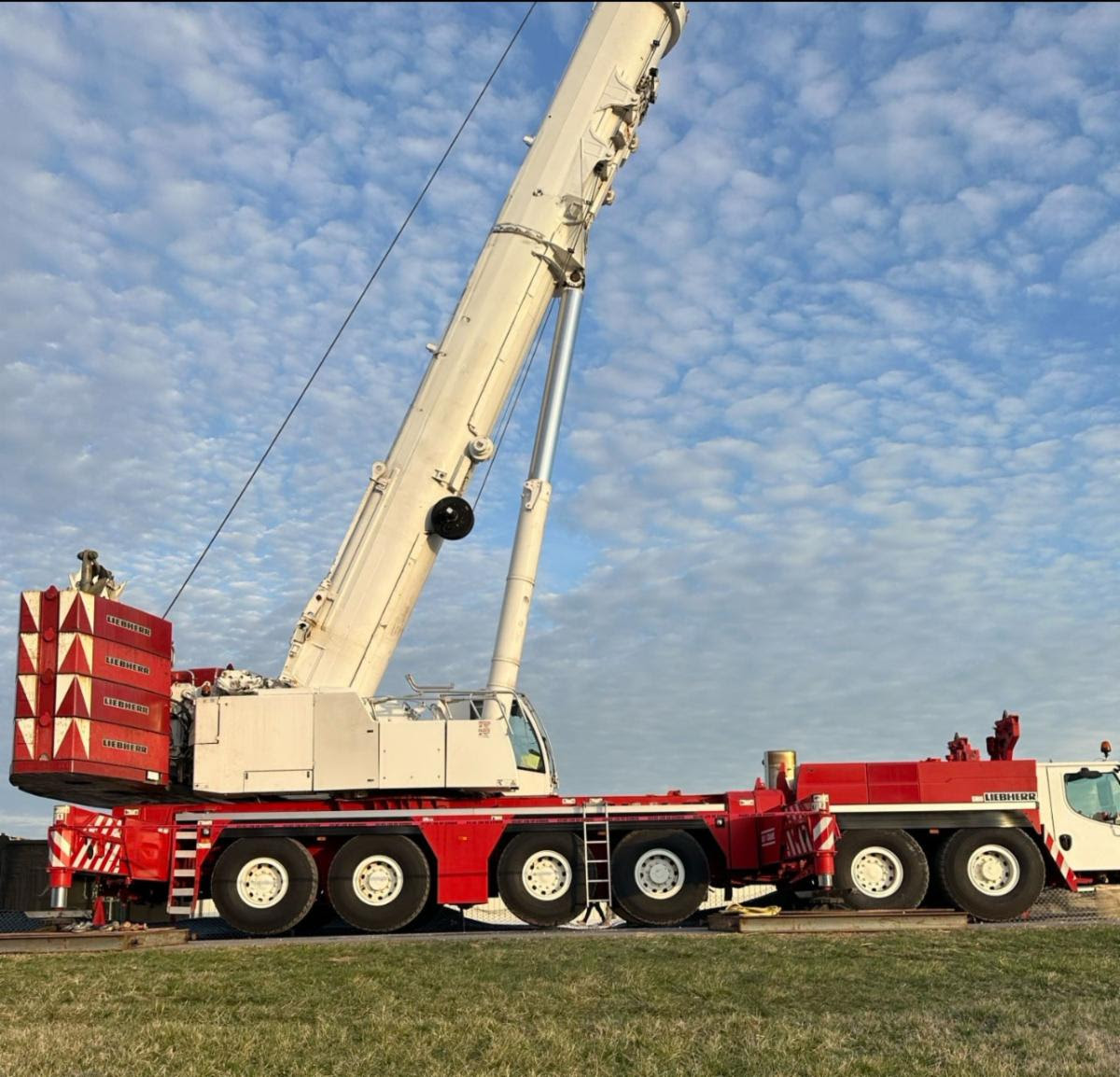 2011 LIEBHERR LTM1350-6.1 400 US Ton (350 Metric Ton) All Terrain Crane 