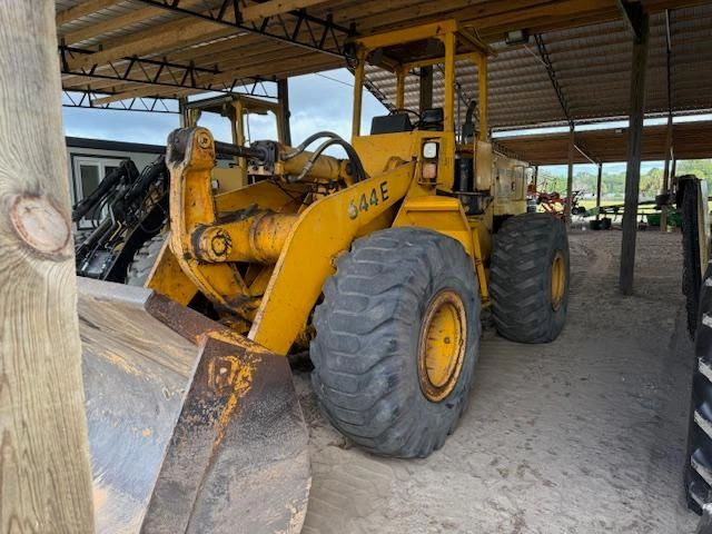 1988 John Deere 644E Loader w/Bucket & HD Root Rake