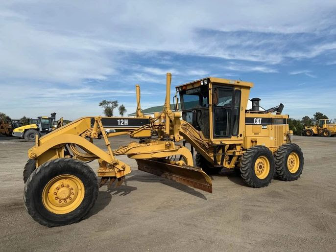 Nice! 2001 CAT 12H Road Grader