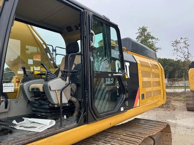 2018 CAT 349FL Excavator