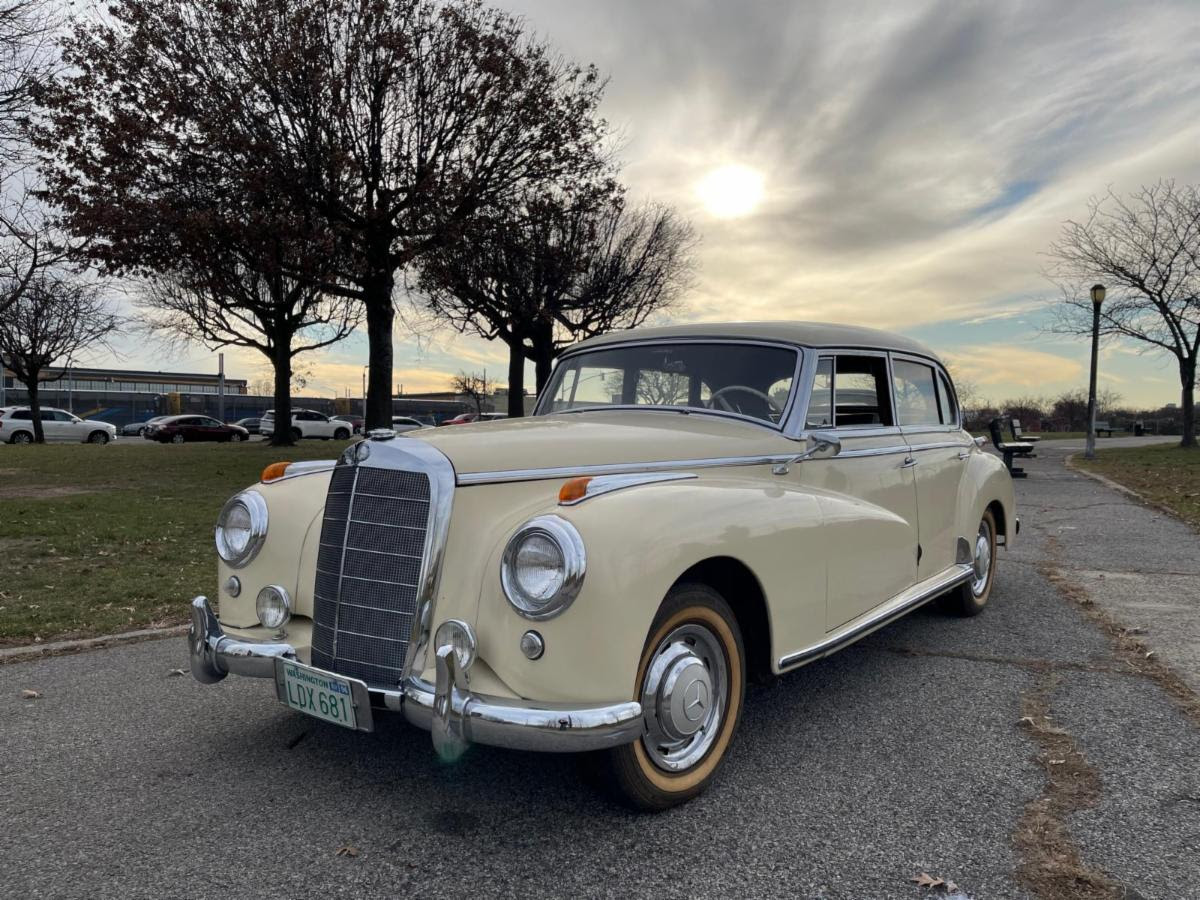  1954 Mercedes-Benz 300B Adenauer Saloon
