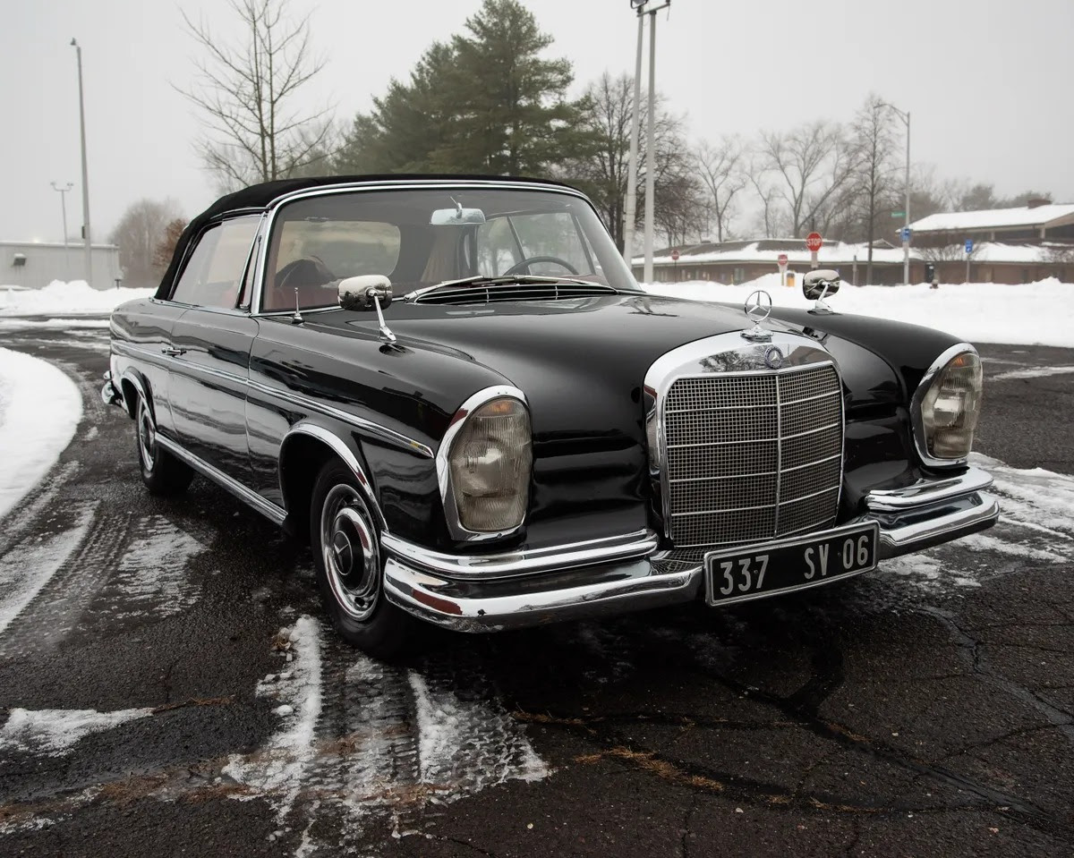 Beautiful 1965 Mercedes-Benz 300SE Cabriolet