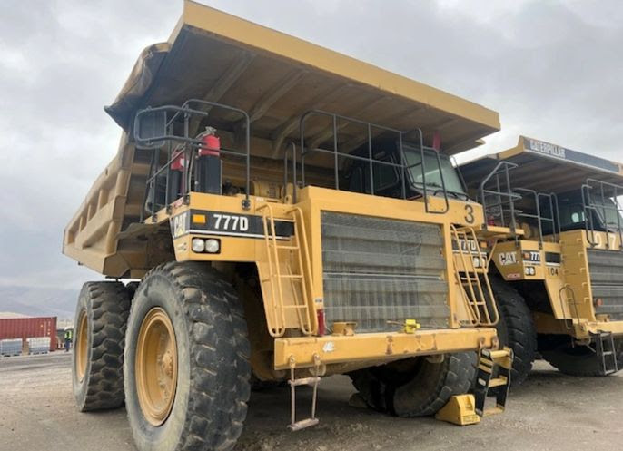 (2) 1998 CAT 777D Rock Trucks 