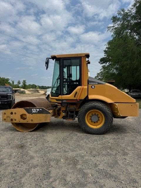 2021 Volvo SD75B Roller w/Padfoot Shell Kit, Only 507 Original Hours