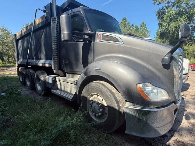 2018 Kenworth T680 Tri-Axle Dump Truck 