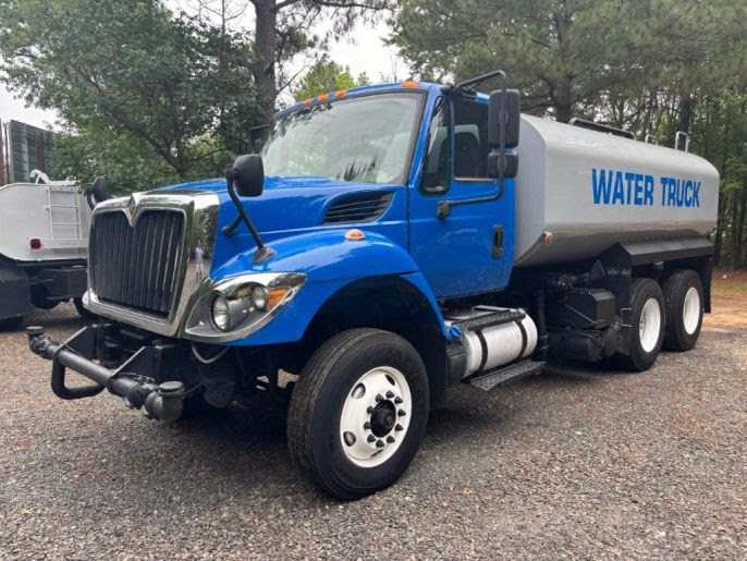 2018 International 7400 tandem axle 4000-gallon water Truck