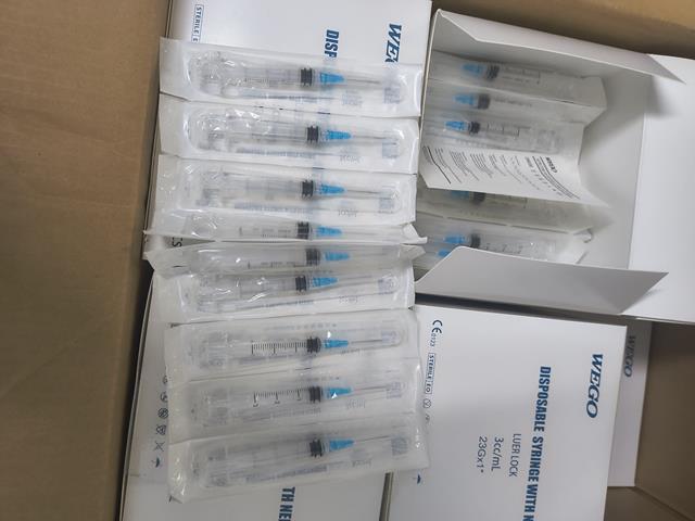 932, 400 DISPOSABLE SYRINGE WITH NEEDLE