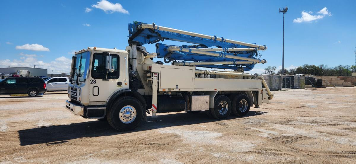 2005 Putzmeister 28M Boom Pump – Ready to Work!