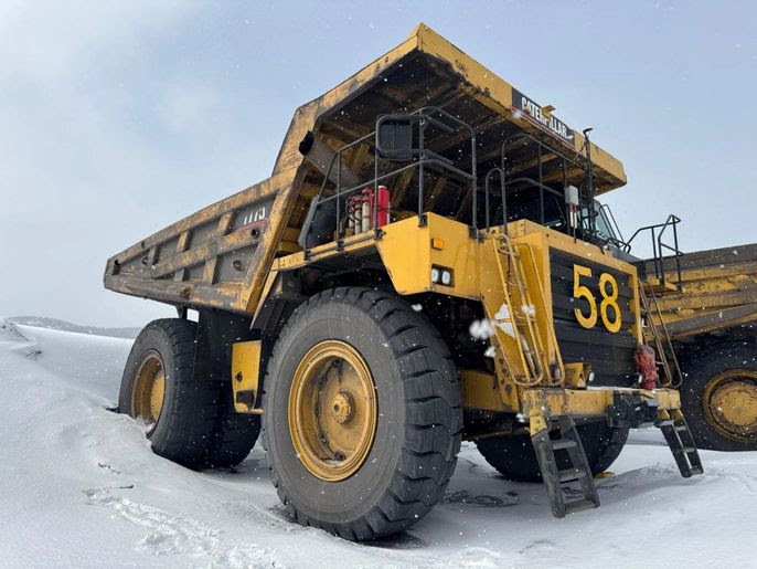 (2) 2005 CAT 777D Rock Trucks 