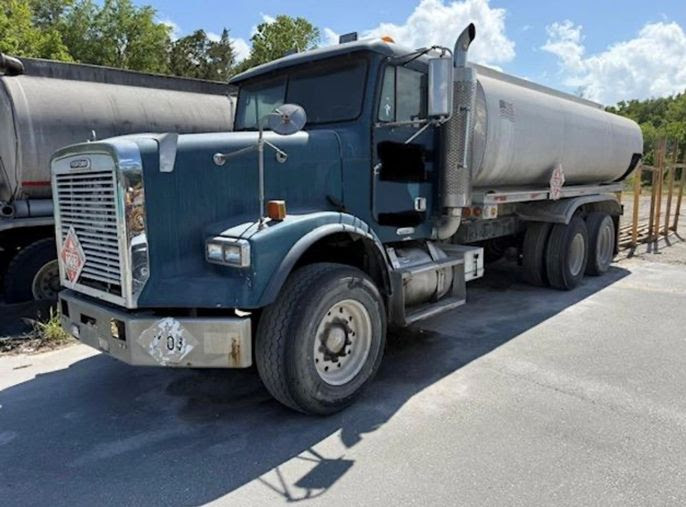 1998 Freightliner (4,200 Gallon) Fuel Truck & 1978 Heil (9,000 Gallon) Fuel Tanker Package
