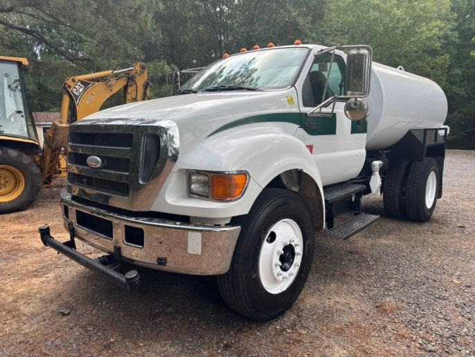 2007 Ford F750 Water Truck, NON CDL, NO DEF, 53K Miles, AUTO