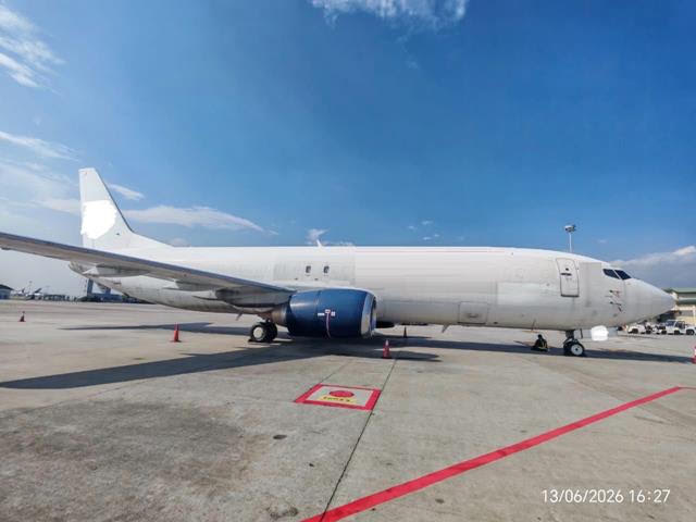 B737-400SF