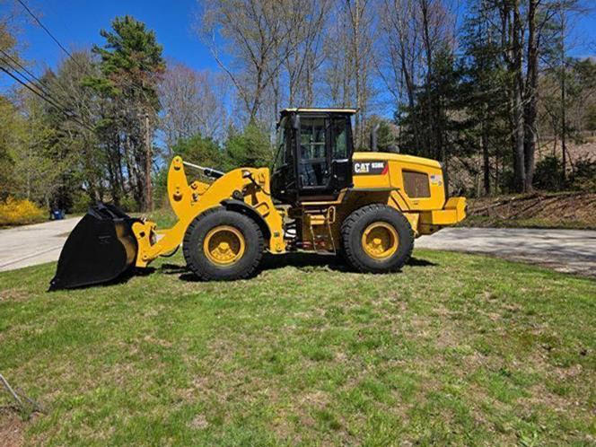 SUPER CLEAN 2013 CAT 938K !